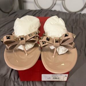NEW Valentino Garavani Rockstud PVC Flat Thong Sandals.  Size 39.